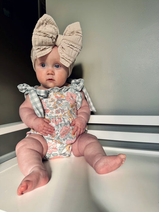 Heirloom Wraps | Antique Ruffles